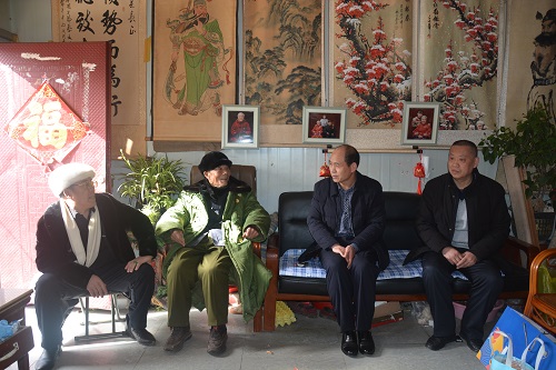 1677478178882198.jpg 慰問胡雙喜同志.jpg